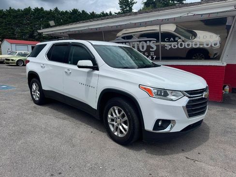 Used 2020 Chevrolet Traverse LT w/ Driver Confidence II Package AWD/4WD image 1