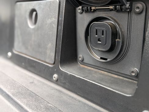 Used 2023 Toyota Tacoma TRD Off-Road image 9