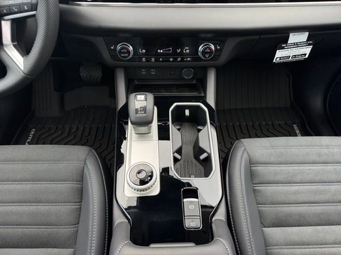 New 2025 Mitsubishi Outlander SE image 23