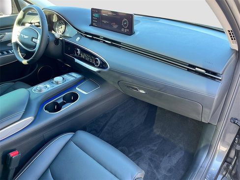 Used 2024 Genesis GV70 2.5T w/ Advanced Package image 26