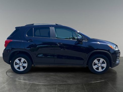 Used 2021 Chevrolet Trax LT w/ Premium Seat Package AWD/4WD image 11