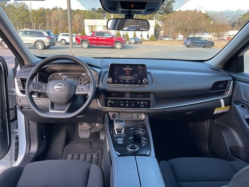 Used 2025 Nissan Rogue S image 8