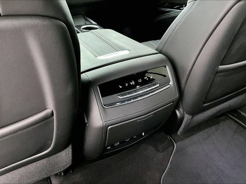 Used 2025 Cadillac Escalade ESV V AWD/4WD image 30