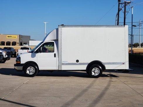 Used 2025 Chevrolet Express 3500 w/ Power Convenience Package image 12