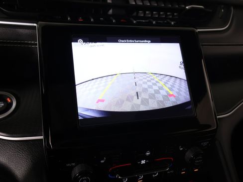 Used 2024 Jeep Grand Cherokee Altitude AWD/4WD image 6