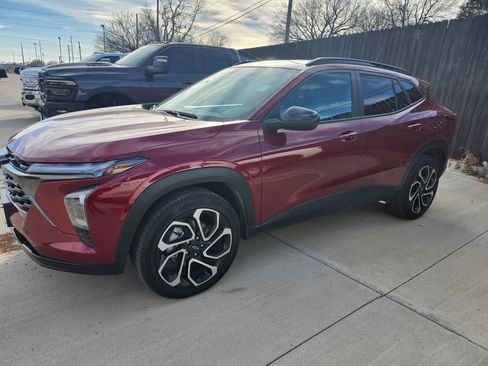 Used 2024 Chevrolet Trax RS image 3