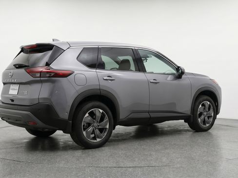 Used 2025 Nissan Rogue SV AWD/4WD image 9