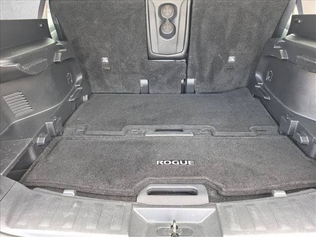 Used 2017 Nissan Rogue SV w/ SV Premium Package FWD image 6