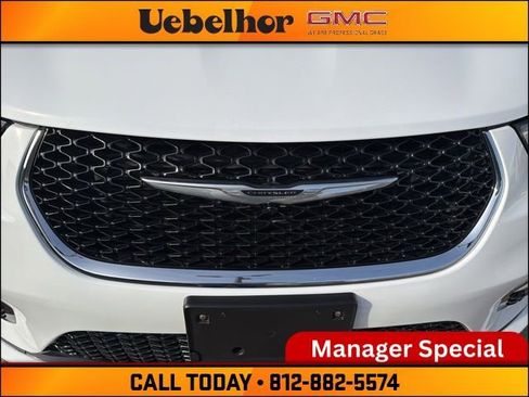 Used 2024 Chrysler Pacifica Touring-L image 14