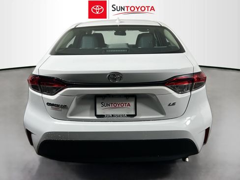 Used 2025 Toyota Corolla LE image 5