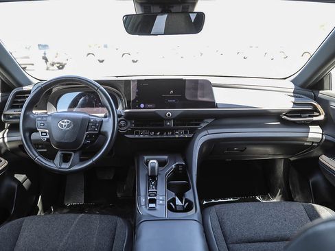 Used 2023 Toyota Crown AWD/4WD image 12