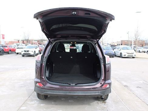 Used 2018 Toyota RAV4 LE image 9