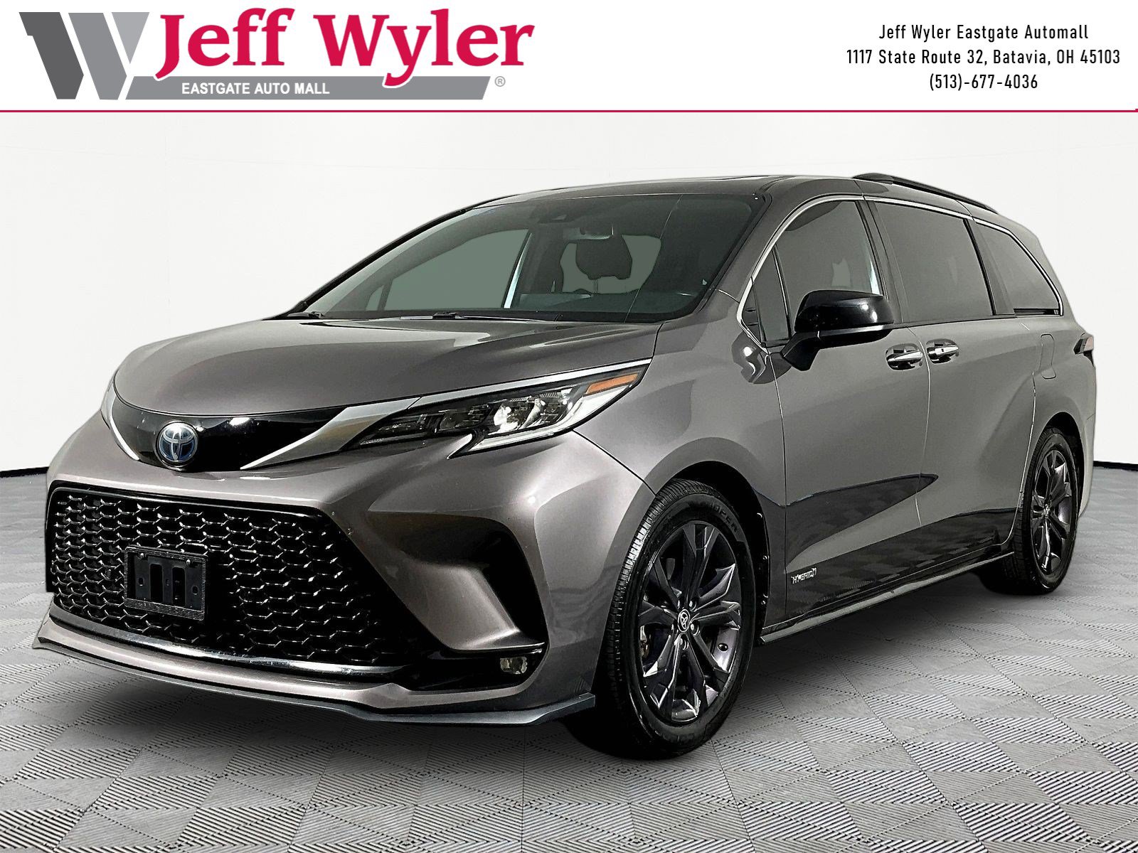 Used 2021 Toyota Sienna XSE FWD image 1