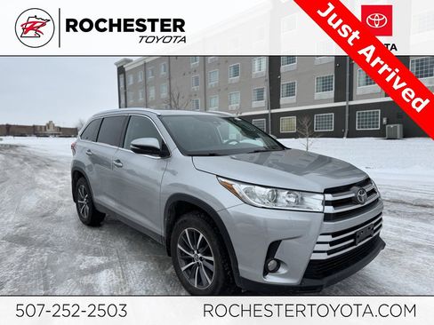 Certified 2019 Toyota Highlander XLE image 1