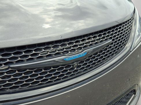 Used 2020 Chrysler Pacifica Limited w/ Advanced Safetytec Group FWD image 15