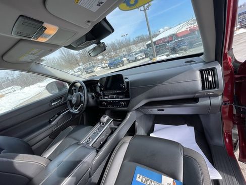 Used 2023 Nissan Pathfinder SL image 11