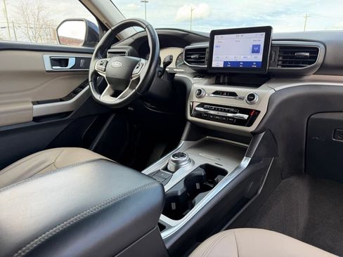 Certified 2023 Ford Explorer XLT w/ Equipment Group 202A image 29