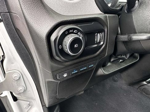 Used 2024 Jeep Wrangler Unlimited w/ Convenience Group AWD/4WD image 22