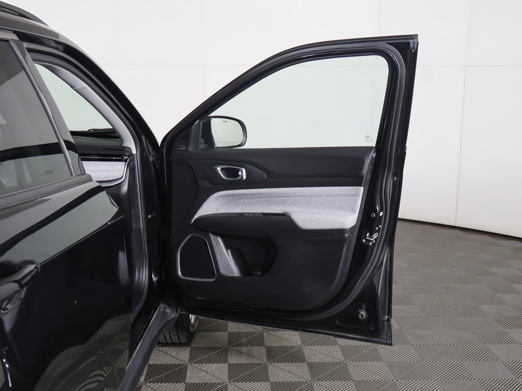 Used 2022 Jeep Compass Latitude AWD/4WD image 18
