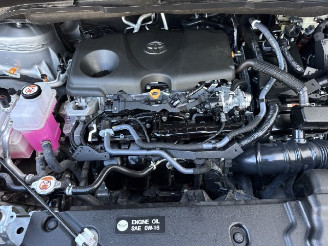 Used 2025 Toyota Sienna XLE FWD image 37