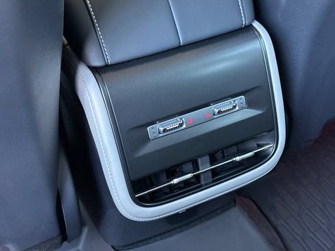 Used 2025 Lincoln Nautilus Reserve AWD/4WD image 13