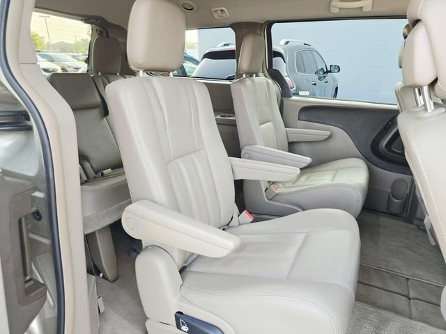 Used 2015 Chrysler Town & Country Touring FWD image 14