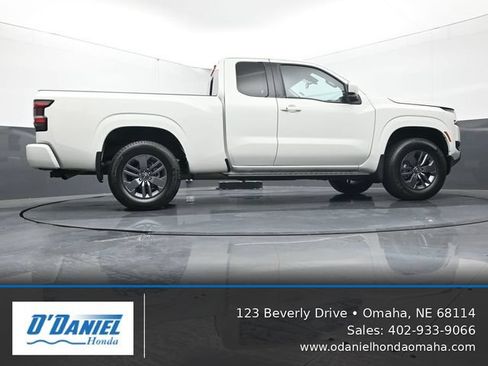 Used 2025 Nissan Frontier SV w/ SV Convenience Package AWD/4WD image 13