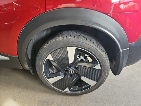 Used 2025 Nissan Kicks SR w/ SR Premium Package image 24