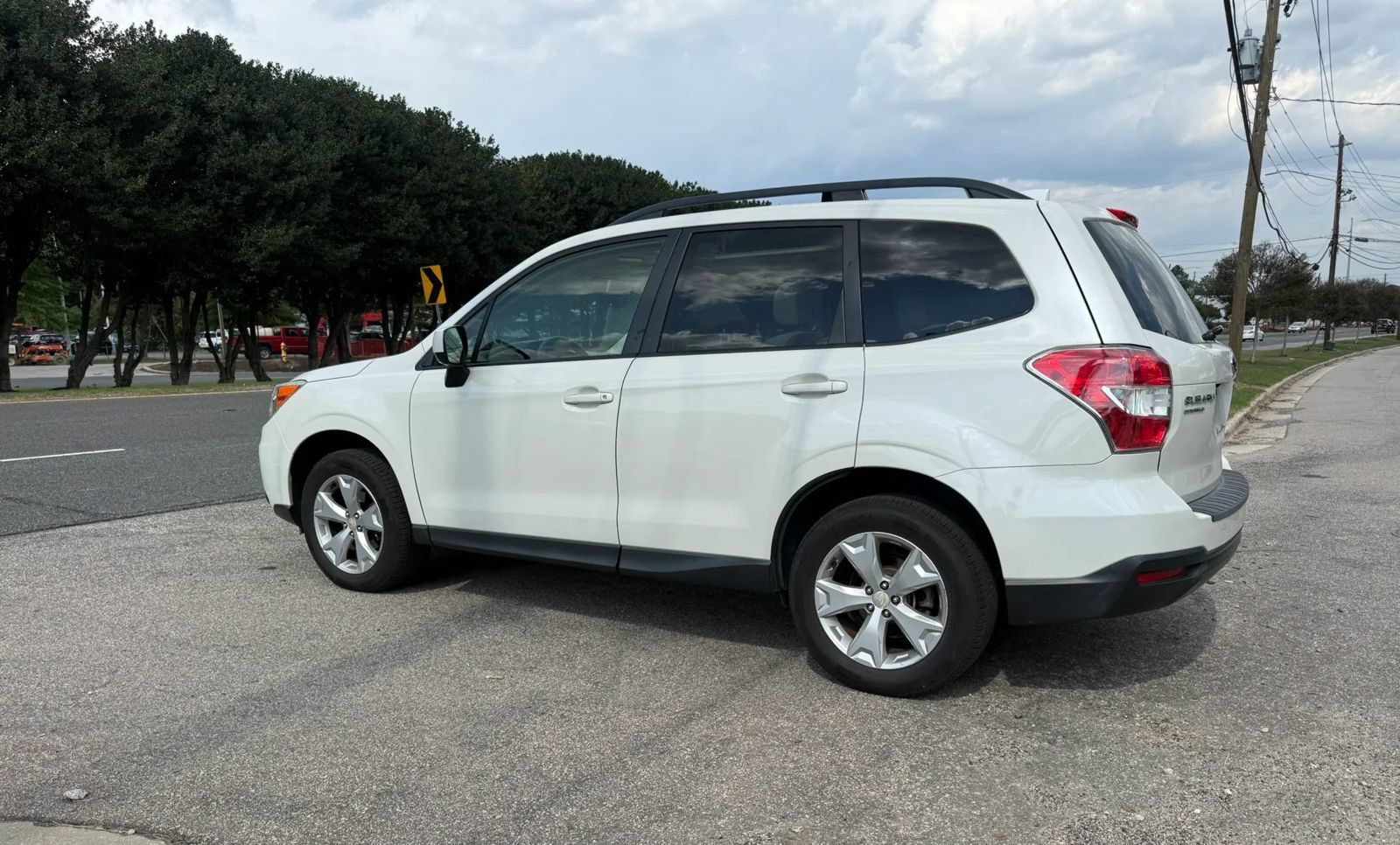 Used 2016 Subaru Forester 2.5i Premium w/ Popular Package #2 AWD/4WD image 5