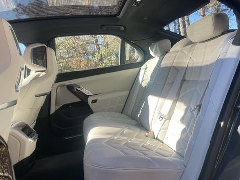 Used 2023 BMW 740i w/ Parking Assistance Package image 15