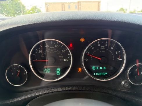 Used 2015 Jeep Wrangler Unlimited Rubicon w/ Connectivity Group AWD/4WD image 20