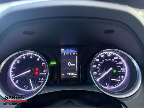 Used 2018 Toyota Camry LE w/ Convenience Package FWD image 14