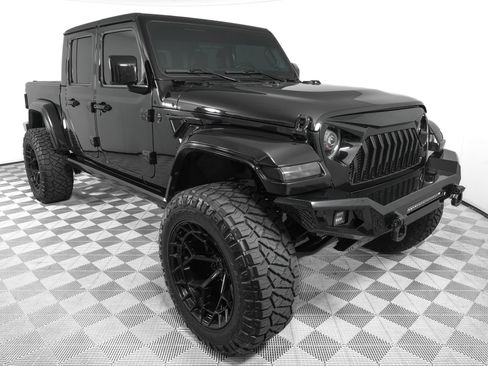 Used 2024 Jeep Gladiator Sport AWD/4WD image 3