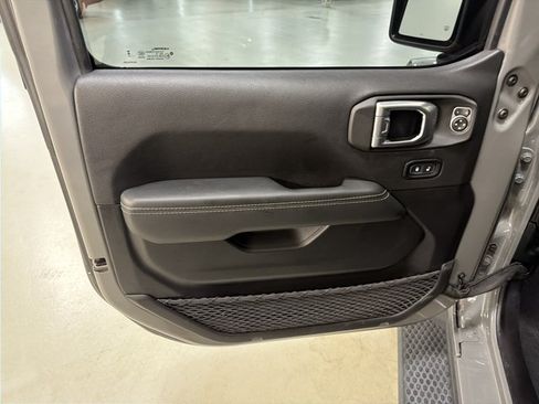 Used 2023 Jeep Wrangler Unlimited Sahara AWD/4WD image 17
