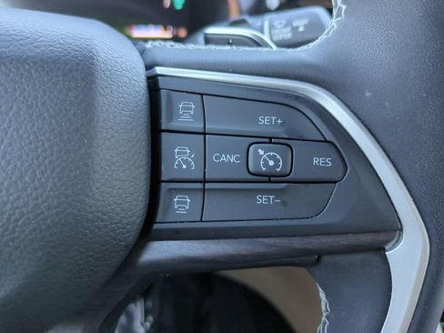 Used 2022 Jeep Grand Cherokee Limited 4xe w/ Luxury Tech Group II image 26