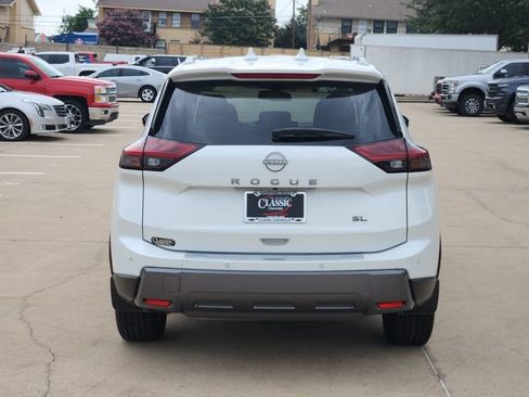 Used 2025 Nissan Rogue SL w/ Tech Package FWD image 14