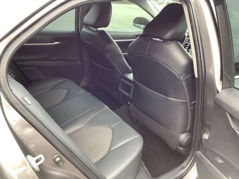 Used 2020 Toyota Camry SE FWD image 32