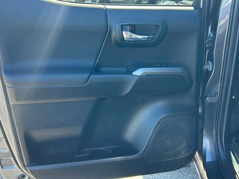 Used 2021 Toyota Tacoma TRD Sport image 15