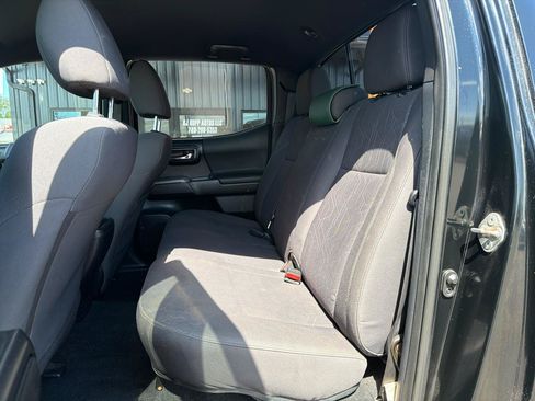 Used 2018 Toyota Tacoma TRD Sport AWD/4WD image 15