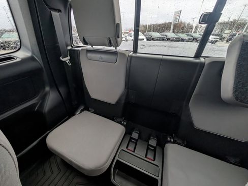 Used 2022 Toyota Tacoma SR image 14