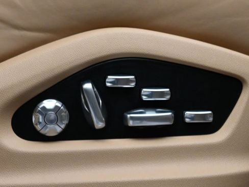 Used 2019 Porsche Cayenne Turbo w/ Premium Plus Package image 16