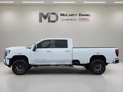 Used 2024 GMC Sierra 3500 Denali w/ Technology Package image 3