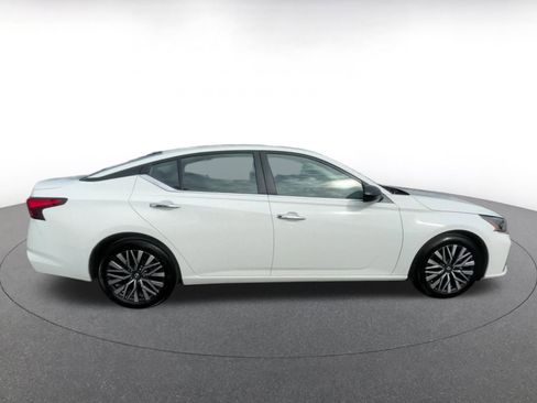Used 2025 Nissan Altima 2.5 SV image 16