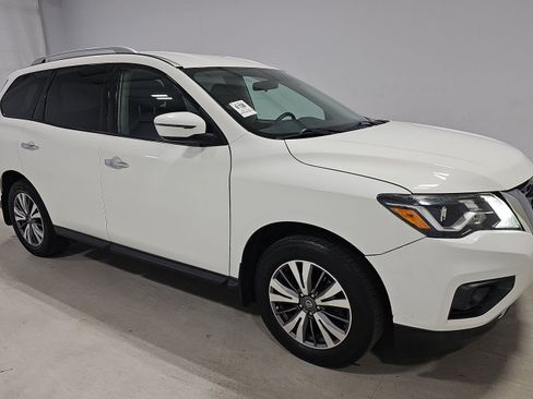 Used 2020 Nissan Pathfinder S FWD image 4