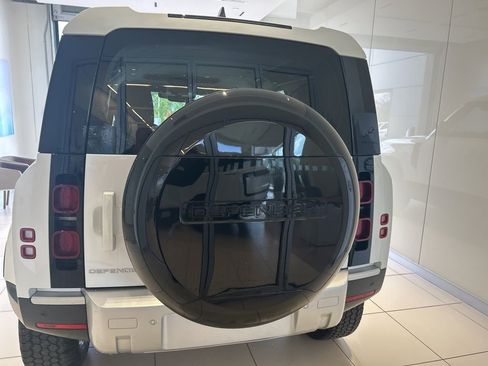 Certified 2022 Land Rover Defender 110 image 14