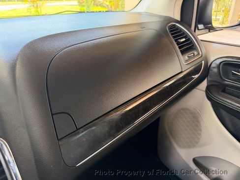 Used 2013 Chrysler Town & Country Limited w/ Luxury Group FWD image 53