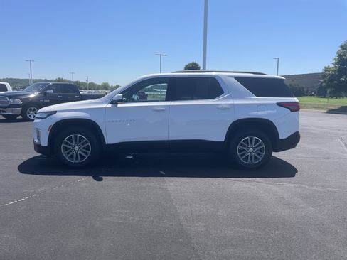 Used 2023 Chevrolet Traverse LT w/ Rear Camera Mirror Package AWD/4WD image 2
