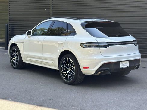 Used 2025 Porsche Macan image 3