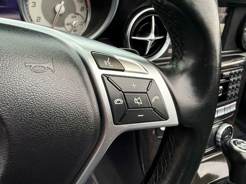 Used 2015 Mercedes-Benz SLK 250 image 20