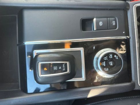 Used 2024 Mitsubishi Outlander SE image 8